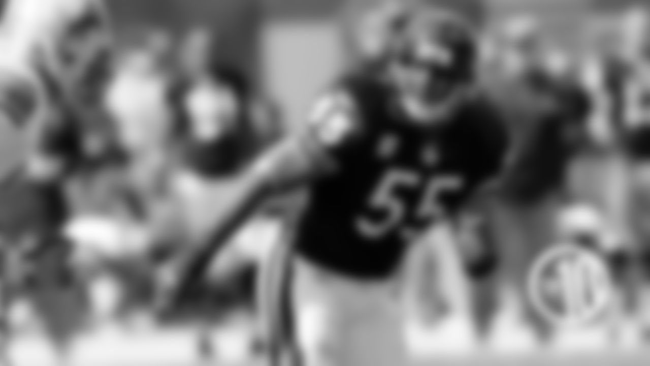 (1) Lance Briggs, linebacker (2003)
Briggs was selected to seven Pro Bowls in 12 seasons. He appeared in 173 games with 170 starts, recording 1,566 tackles, 15 sacks, 16 interceptions and 18 forced fumbles.