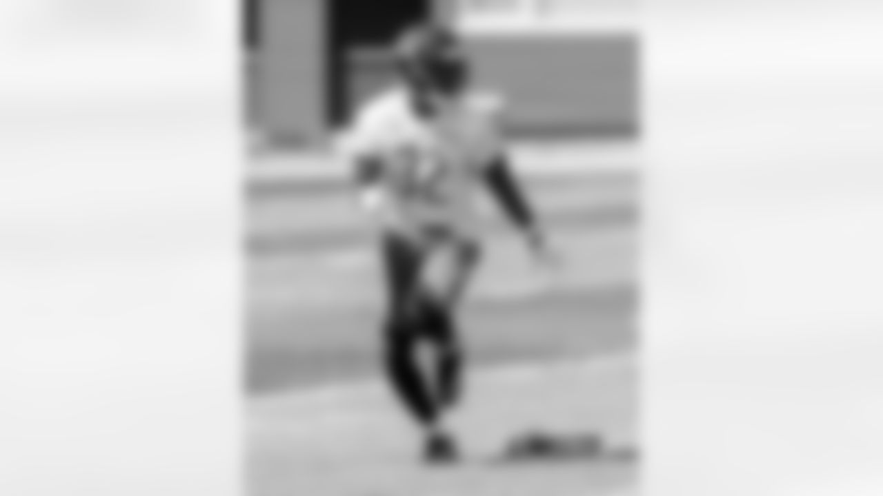 DB Deiondre' Hall