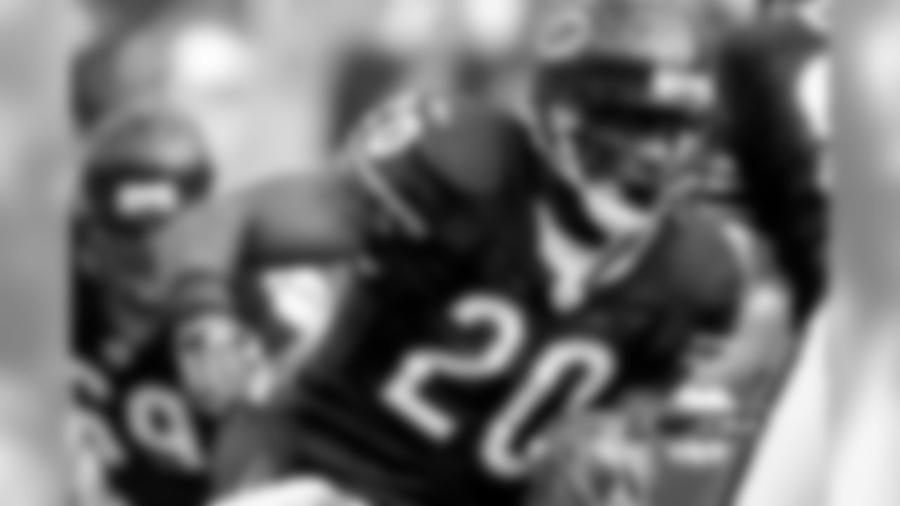 RB - Thomas Jones (2004)