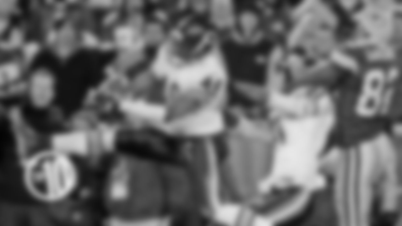 (5) Chris Harris
Dec. 25, 2005
Harris registered two interceptions of Packers quarterback Brett Favre in a 24-17 win in Green Bay that enabled the Bears to clinch the NFC North title.