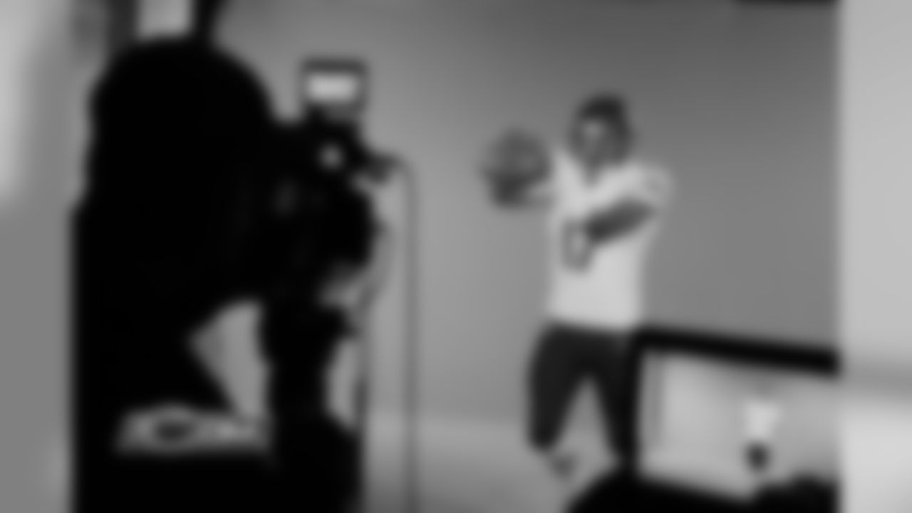WR Alshon Jeffery catches a pass in front of the green screen.