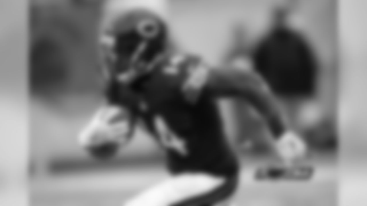 March 23, 2017: Re-signed receiver Deonte Thompson to a one-year contract.
