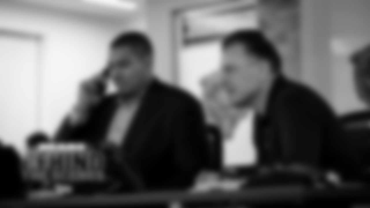 2022_Draft_Room_BTS_049