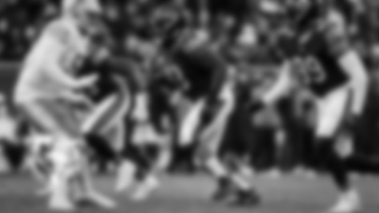 DL Justin Jones | #93