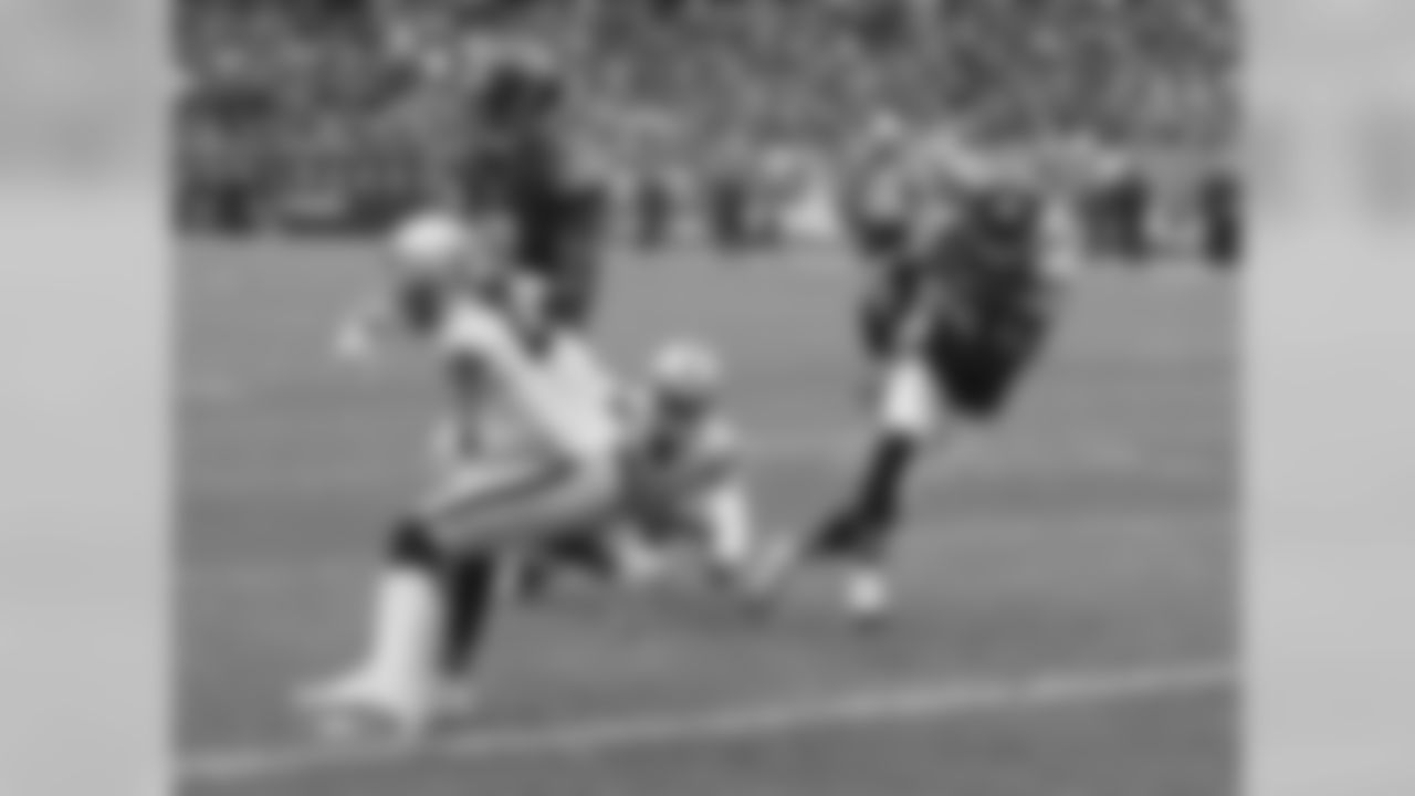 Chicago Bears wide receiver Eddie Royal runs to the end zone for a touchdown