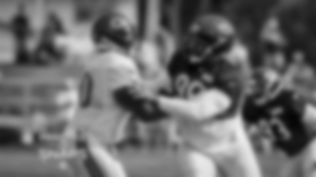 DE Akiem Hicks
