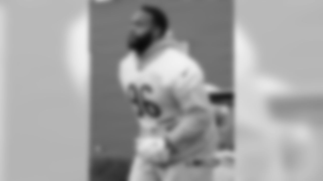 DL Akiem Hicks