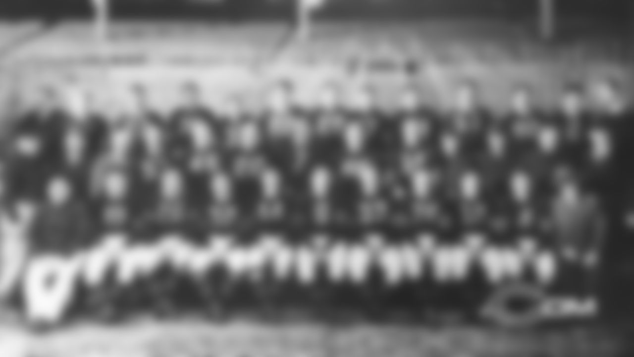 1944
2. Famiglietti 4. Mooney 6. Ronzani 7. Sprinkle 12. Croft 14. Zorich 17. Gudauskas 19. Sigillo 20. Mundee 23. Berry 26. Hoptowit 29. McEnulty 30. Wilson 32. Grygo 33. Long 37. Masters 42. Luckman 44. Margarita 46. Babartsky 51. Smeja 57. McLean 66. Turner 76. Kelly 82. Roberts Hunk Anderson - Co-Head Coach, Luke Johnsos - Co-Head Coach