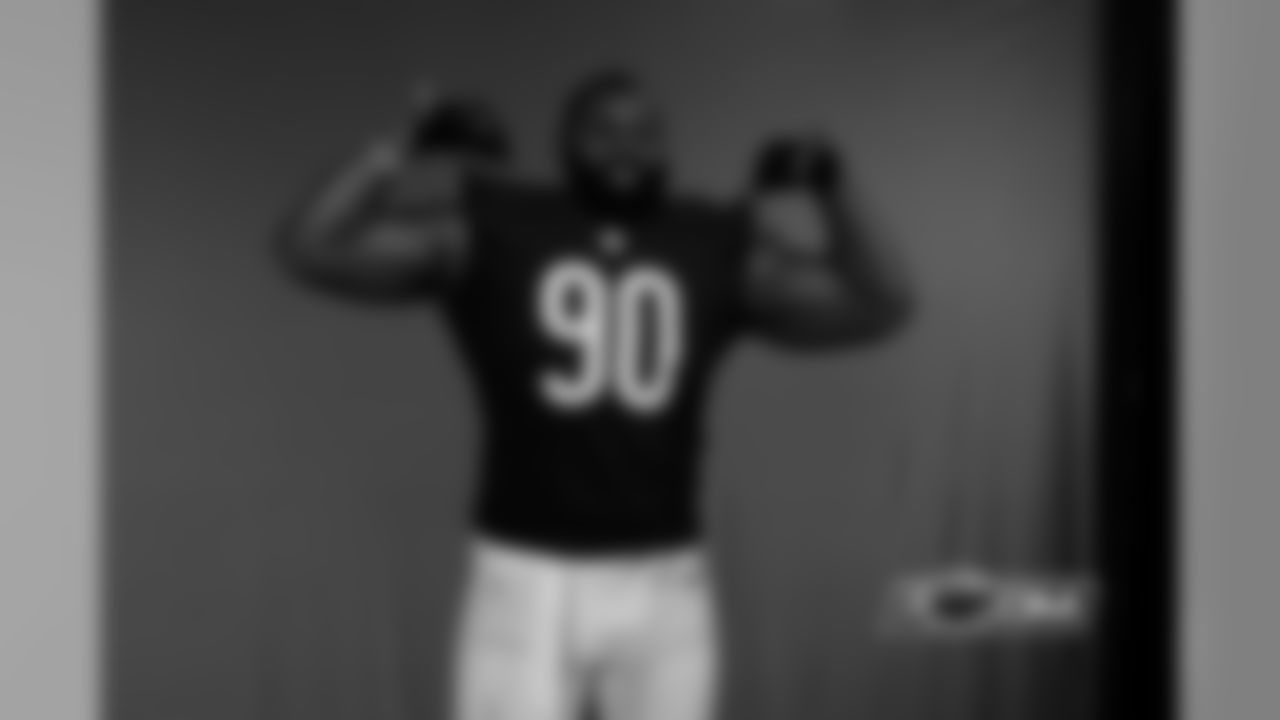 DL Jeremiah Ratliff flexes in his new number.