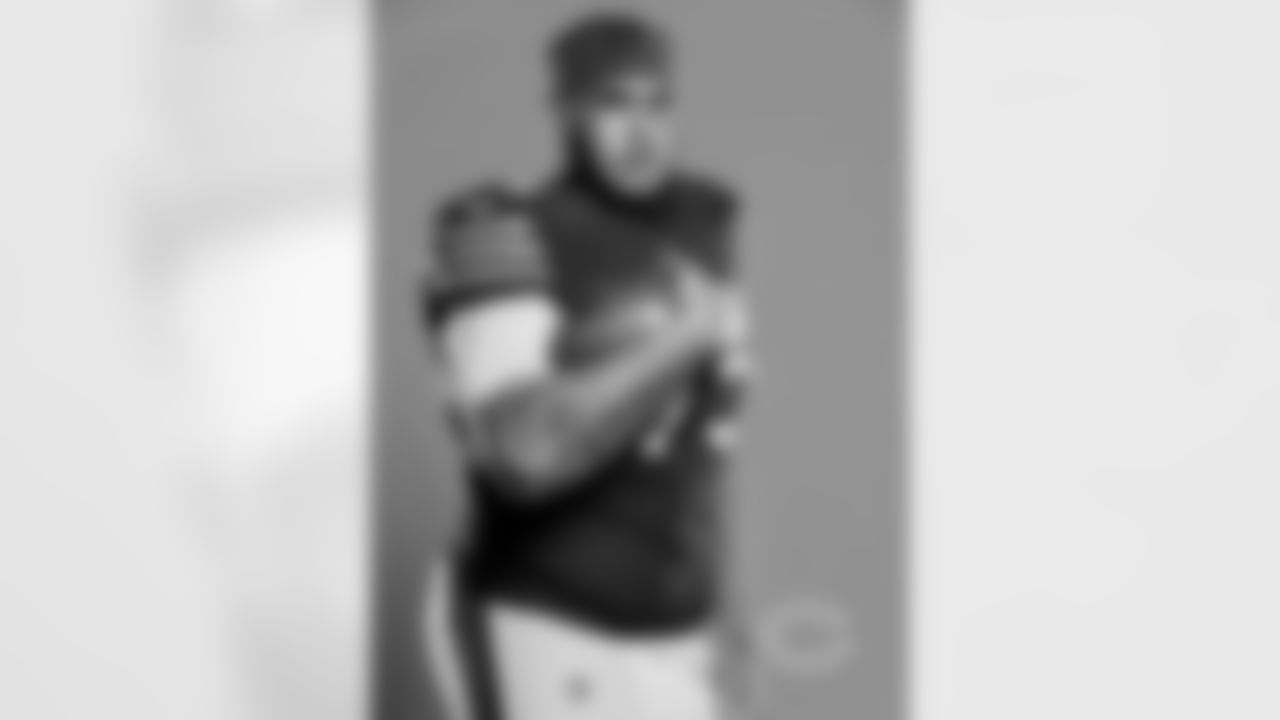 OL Larry Borom