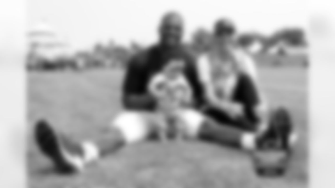 TE Martellus Bennett with his family following practice.