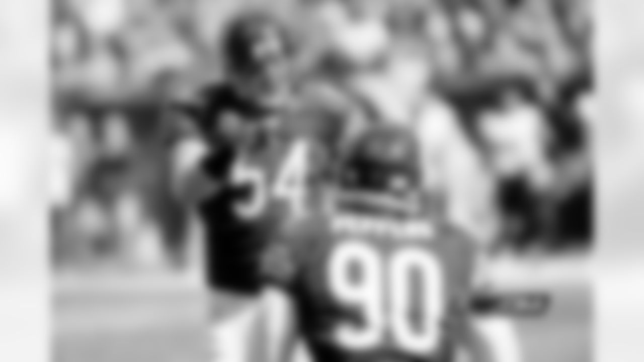 MLB Brian Urlacher communicates with DE Julius Peppers during the first quarter.