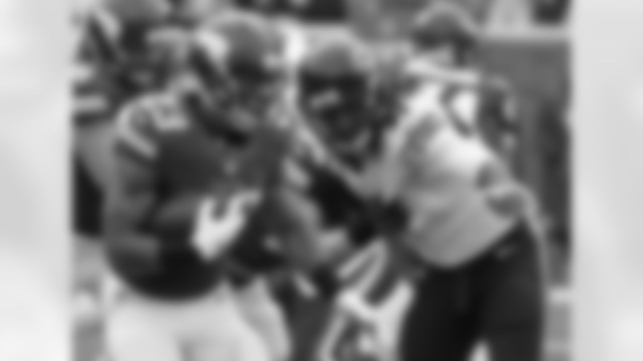 Vikings RB Joe Banyard runs from Bears DE David Bass