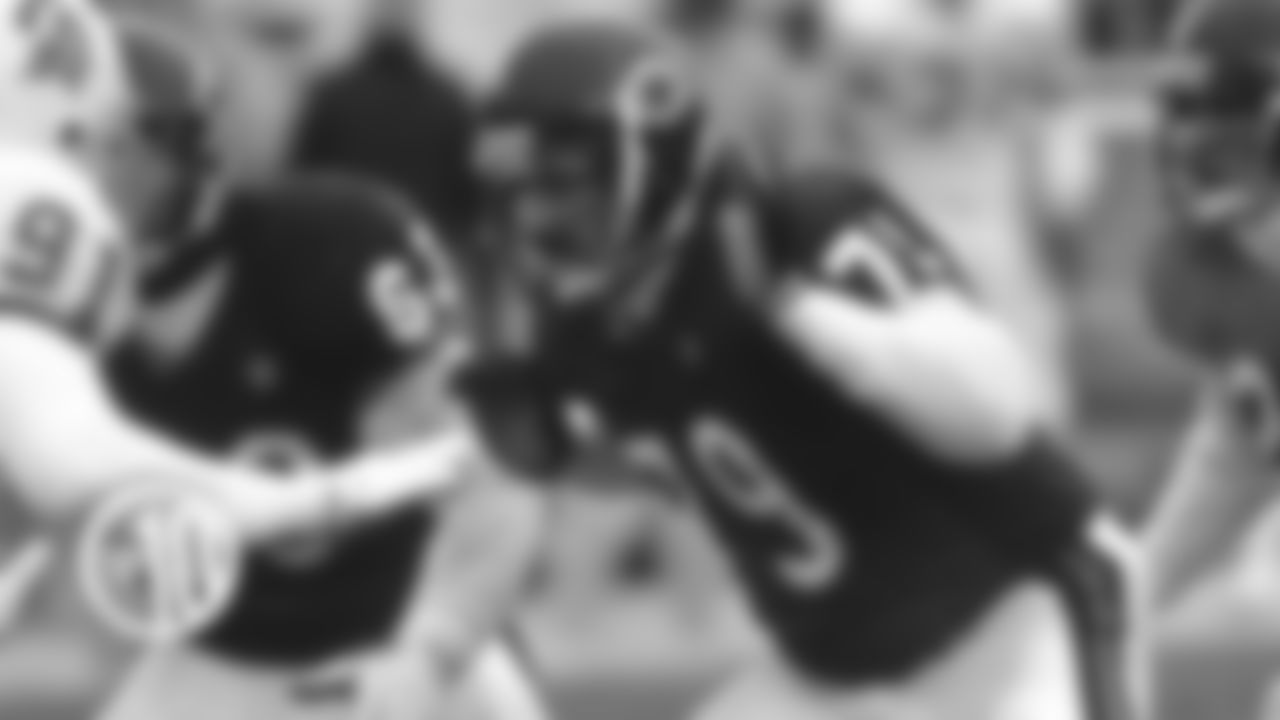(6) Kurt Becker, offensive lineman (1982)
Becker played eight seasons with the Bears in two stints from 1982-88 and 1990, appearing in 92 games with 35 starts. He was the team's starting right guard in 1983-84.