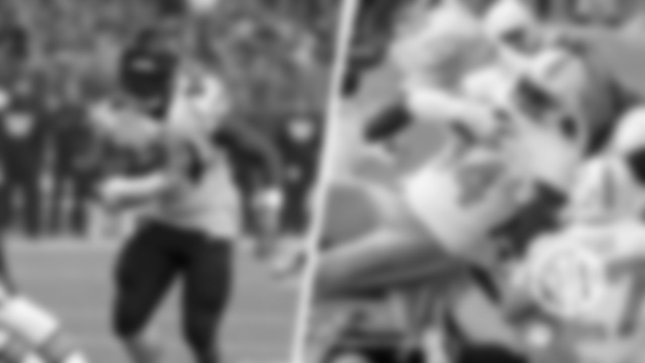 8. Jordan Howard, running back
Chosen by the Bears in the fifth round of the 2016 draft out of Indiana, Howard rushed for 3,370 yards and 24 touchdowns over three seasons with the Bears. He was voted to the Pro Bowl in 2016 after setting a team rookie rushing record with 1,313 yards. Howard scored four touchdowns in five games with the Dolphins in 2020 before getting released and returning for a second stint with the Eagles.