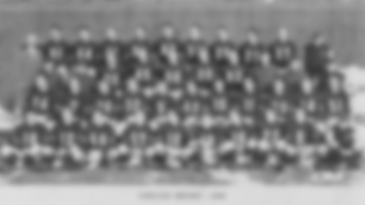 1950
5. McAfee 6. Kindt 7. Sprinkle 10. Campana 11. Rykovich 12. Romanik 14. Hansen 15. Morrison 16. Cody 18. Negus 19. Davis 20. Keane 22. Blanda 23. Serini 24. Davis 26. Barwegan 29. Hoffman 31. Clarkson 32. Lujack 35. Stenn 37. O'Quinn 39. Gulyanics 40. Dempsey 41. Bauman 42. Luckman 44. Garrett 45. Weatherly 46. Hunsinger 51. Kavanaugh 53. Wightkin 57. Boone 66. Turner 81. Connor 82. Bray George Halas - Head Coach