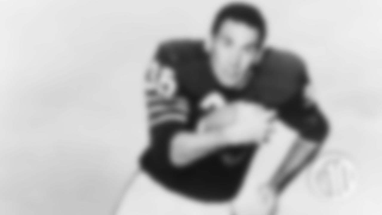 5. Rick Casares
The star fullback was selected to five Pro Bowls, led the NFL in rushing in 1956 and retired as the Bears' all-time leading rusher.