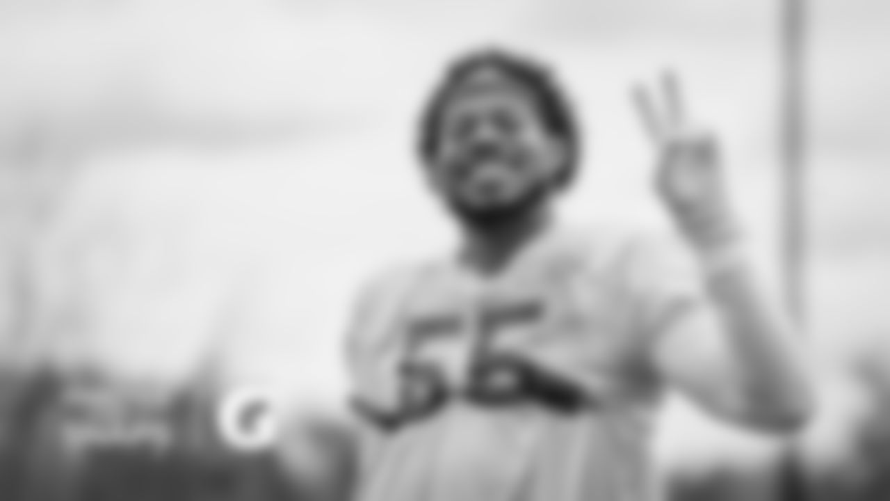 LB Josh Woods