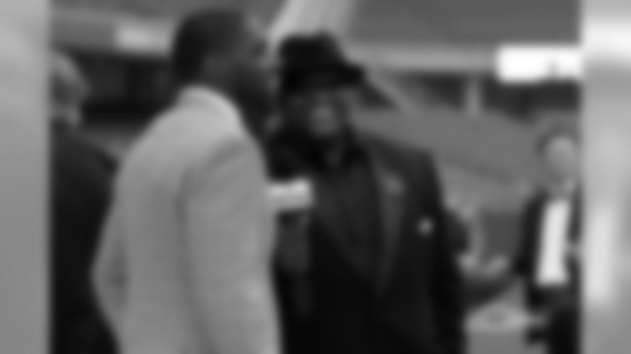 OLB Sam Acho