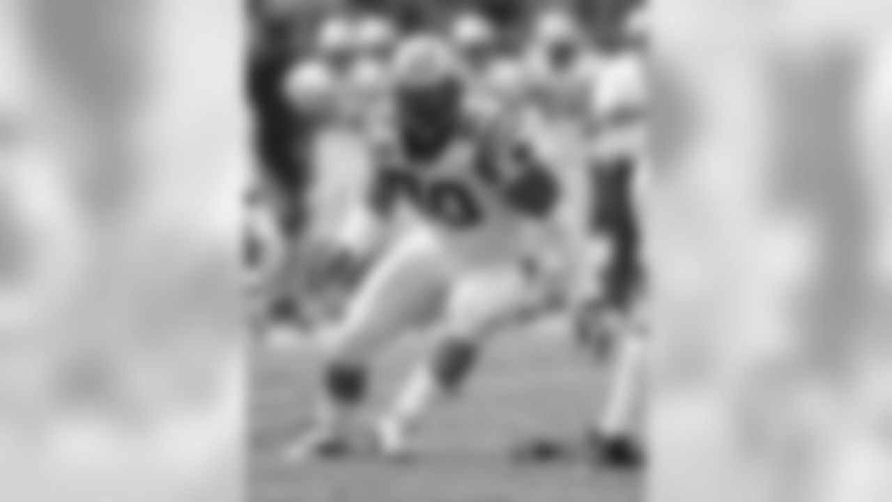 2002 - DE Julius Peppers - Panthers