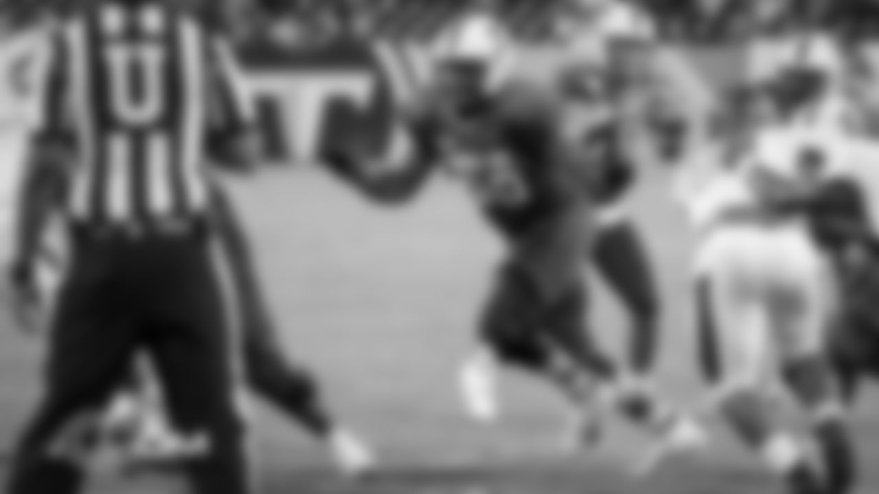 OL Lachavious Simmons | #73