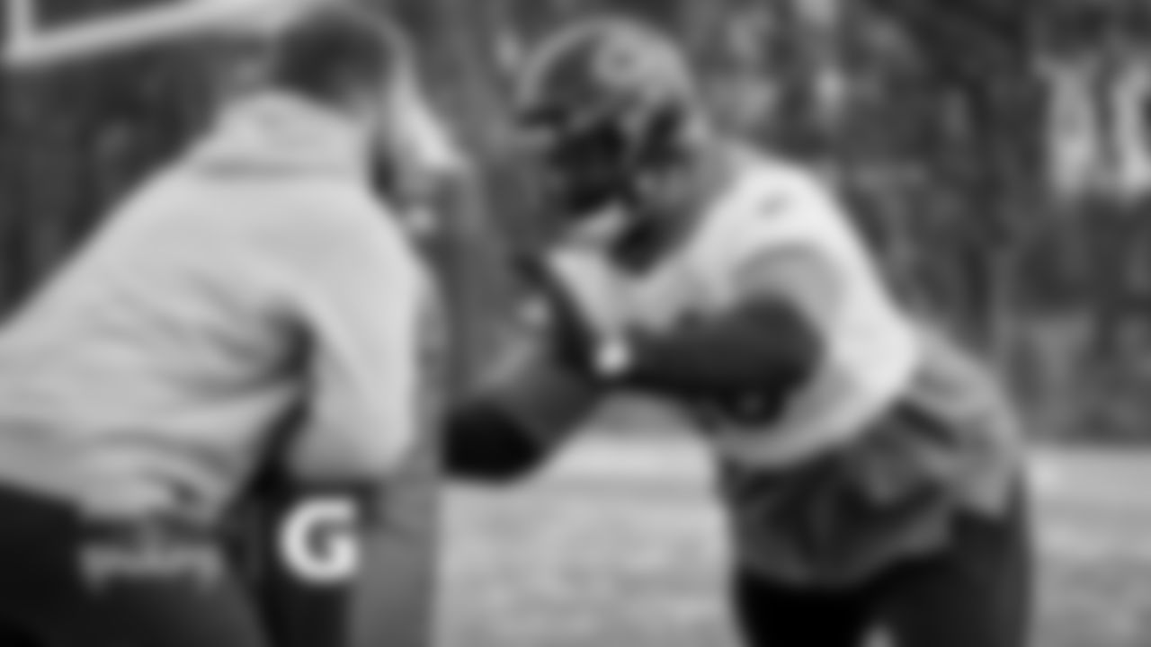 DL Bilal Nichols