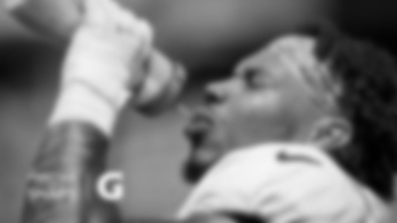 LB Josh Woods