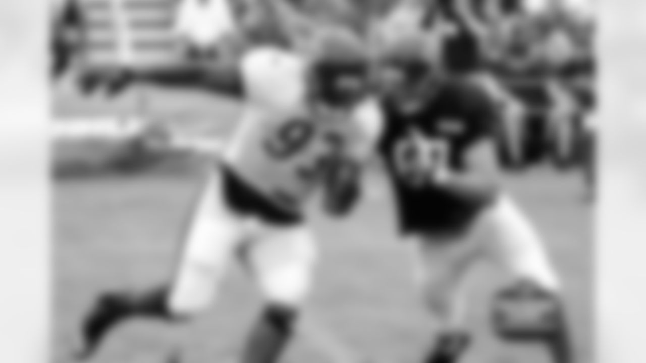 DT Nate Collins (#93) and TE Steve Maneri (#87) go head-to-head in one-on-one pass rush drills