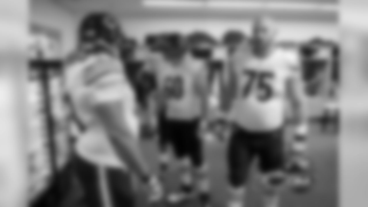 Guard Kyle Long
