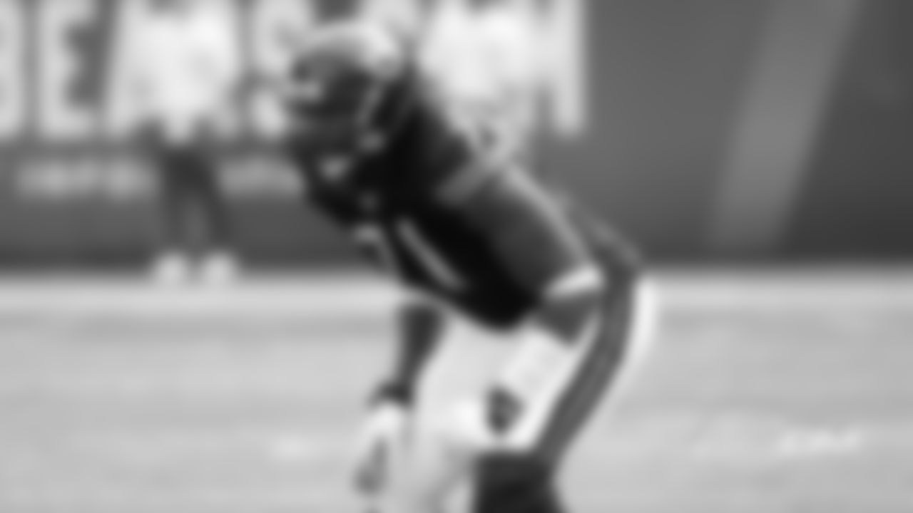 Israel Idonije, defensive lineman
Idonije, who spent 10 seasons with the Bears from 2003-12, never played in the CFL. But he grew up in Manitoba, attended the University of Manitoba and became the first Manitoba native to play in the Super Bowl.