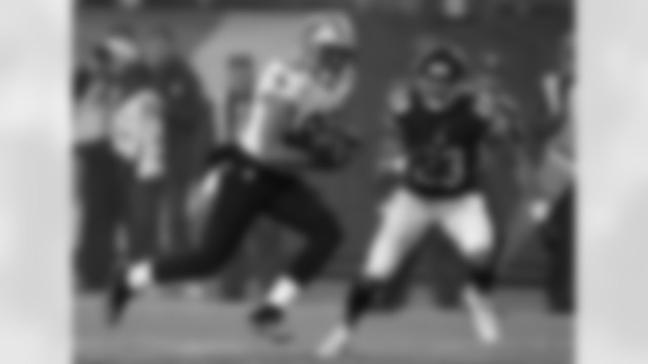 Saints WR Nick Toon runs against Bears CB Kyle Fuller