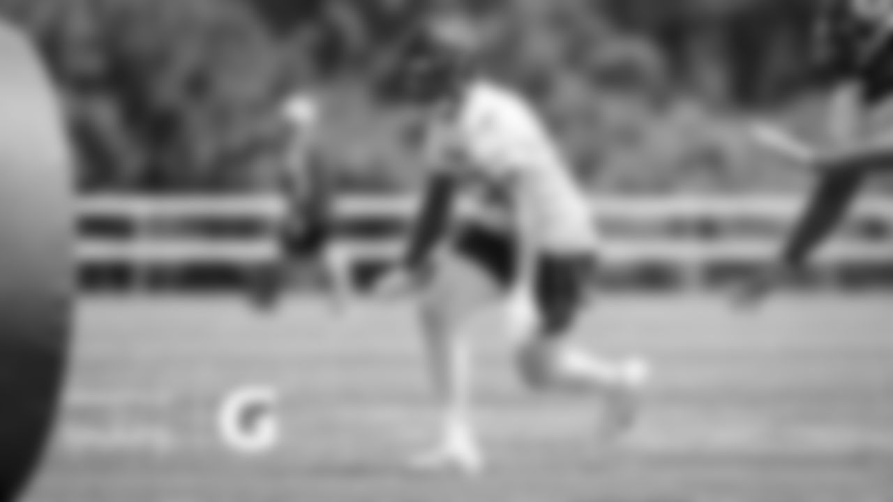 LB Josh Woods