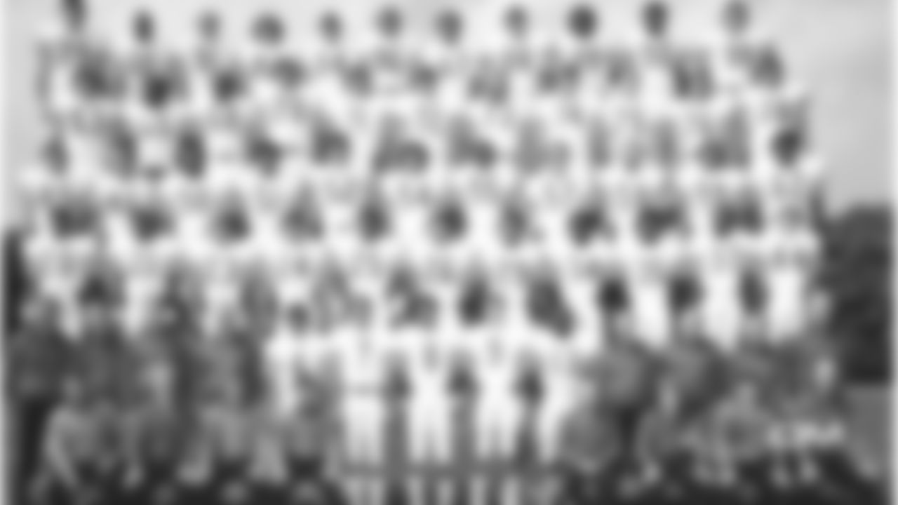 1982
4. Roveto 7. Avellini 8. Evans 9. McMahon 13. Thomas 20. Henderson 21. Frazier 23. Walterscheid 24. Fisher 25. Bell 26. Suhey 29. Gentry 34. Payton 35. Harper 37. McClendon 44. Schmidt 45. Fencik 46. Plank 50. Singletary 51. Herron 52. Neal 54. Cabral 55. Wilson 57. Huther 58. Muckensturm 59. Campbell 62. Jiggetts 63. Hilgenberg 65. Jackson 68. Osborne 70. Lick 71. Hartnett 72. Doerger 73. Hartenstine 74. Williams 75. Waechter 76. McMichael 78. Horne 79. Becker 80. Watts 81. Earl 82. Margerum 84. Baschnagel 86. Parsons 87. Moorehead 88. Williams 89. Scott 90. Harris 99. Hampton Mike Ditka - Head Coach