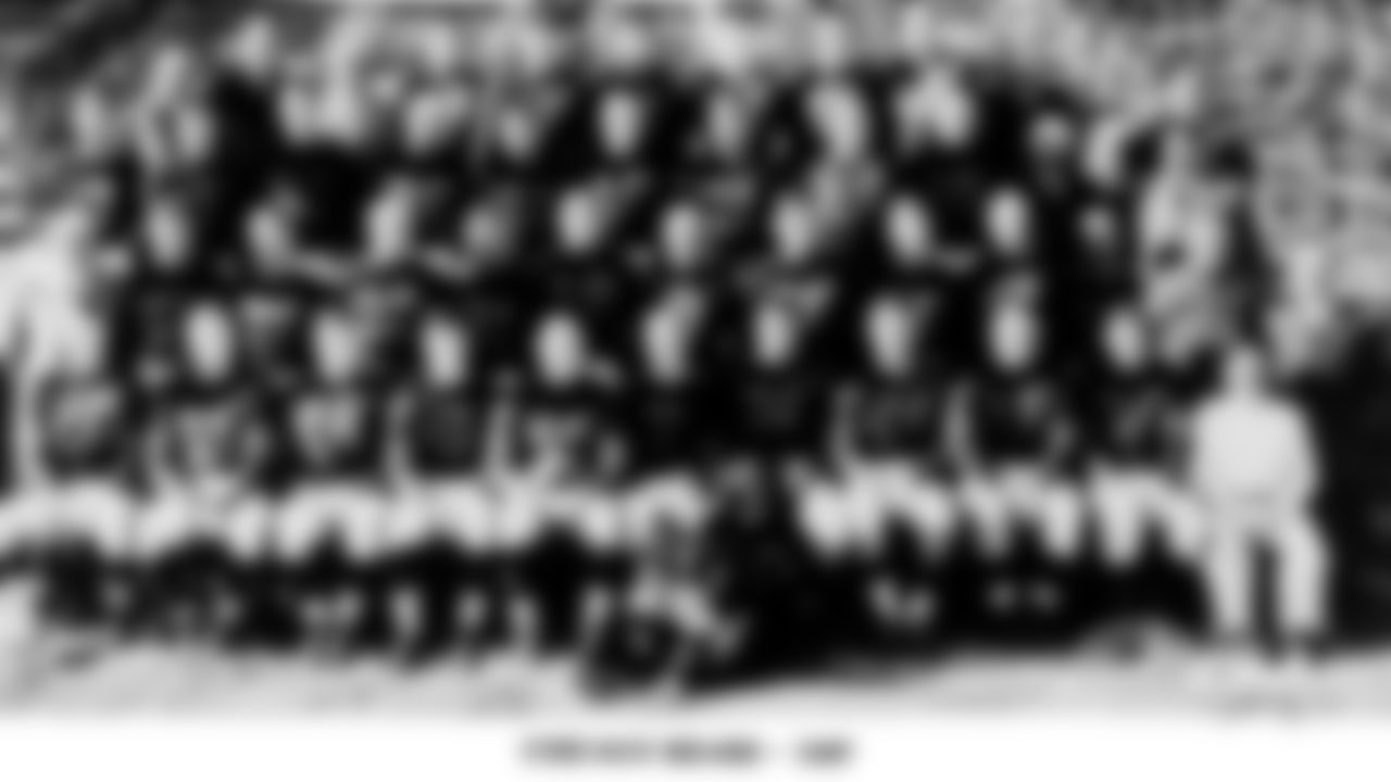 1947
3. Allen 4. Sacrinty 5. McAfee 6. Kindt 7. Sprinkle 8. Gallarneau 9. Osmanski 10. Mullins 11. Reader 13. Garrett 14. Cifers 15. Holovak 18. Osmanski 20. Keane 21. Drulis 22. Ecker 24. Davis 25. Jarmoluk 29. Kolman 31. Clarkson 32. Smith 33. Johnson 35. Hartman 36. Farris 38. Milner 39. Gulyanics 42. Luckman 44. Minini 45. Stickel 51. Kavanaugh 53. Preston 55. Fenimore 57. McLean 66. Turner 82. Bray George Halas - Head Coach
