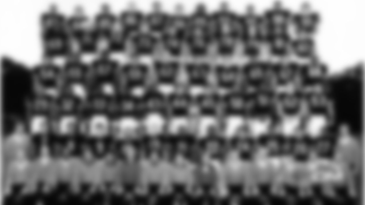 1983
7. Avellini 8. Evans 9. McMahon 16. Thomas 19. Plater 21. Frazier 22. Duerson 24. Fisher 25. Bell 26. Suhey 27. Richardson 29. Gentry 32. Hutchison 33. Thomas 34. Payton 43. Williams 44. Schmidt 45. Fencik 50. Singletary 51. Atkins 52. Neal 53. Rains 54. Cabral 55. Wilson 57. Simmons 59. Campbell 62. Bortz 63. Hilgenberg 64. Fada 65. Jackson 67. Hartnett 68. Osborne 69. Sorey 71. Frederick 72. Janata 73. Hartenstine 74. Covert 76. McMichael 78. Horne 79. Becker 81. Saldi 82. Margerum 83. Gault 84. Baschnagel 85. McKinnon 86. Parsons 87. Moorehead 88. Dunsmore 89. Scott 90. Harris 95. Dent 98. Keys 99. Hampton Mike Ditka - Head Coach