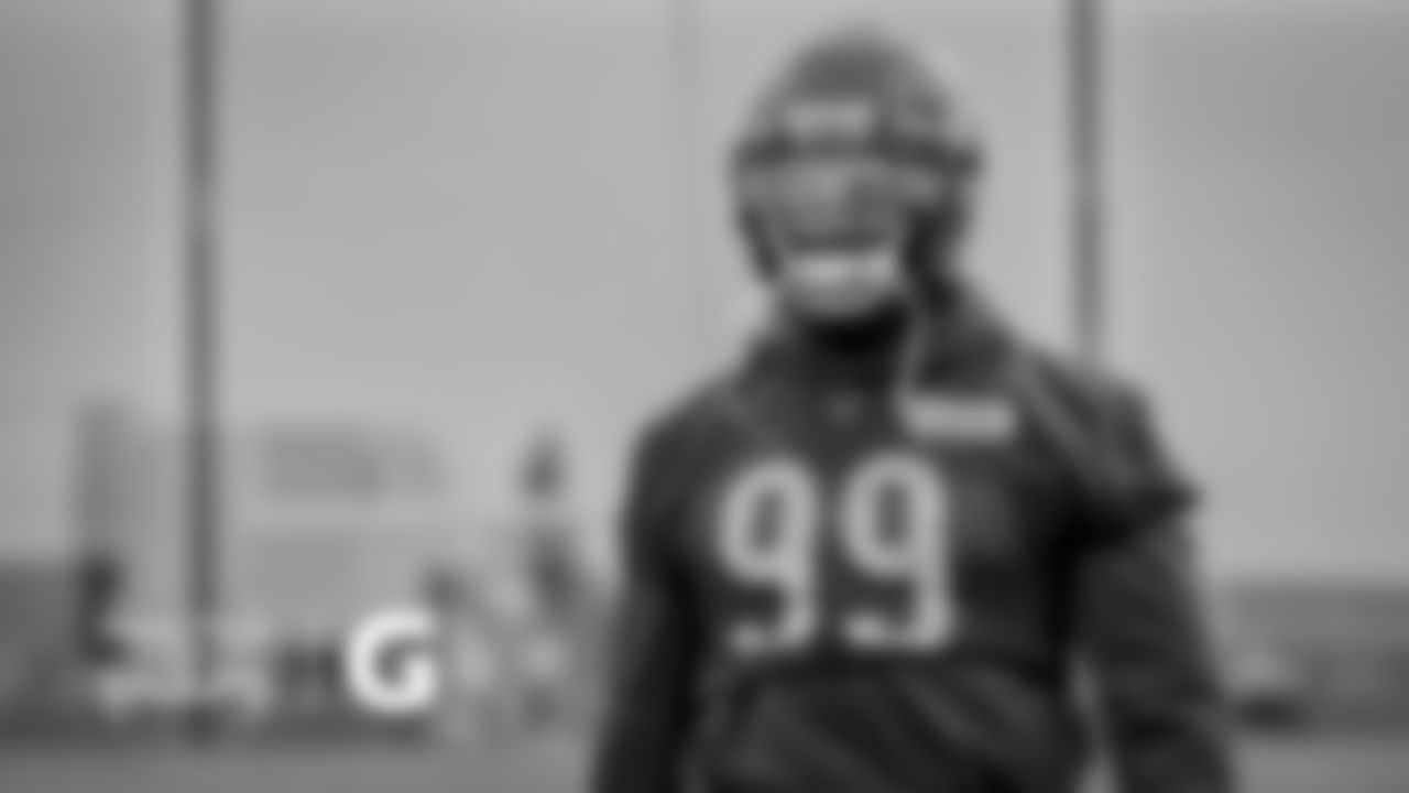 LB Aaron Lynch