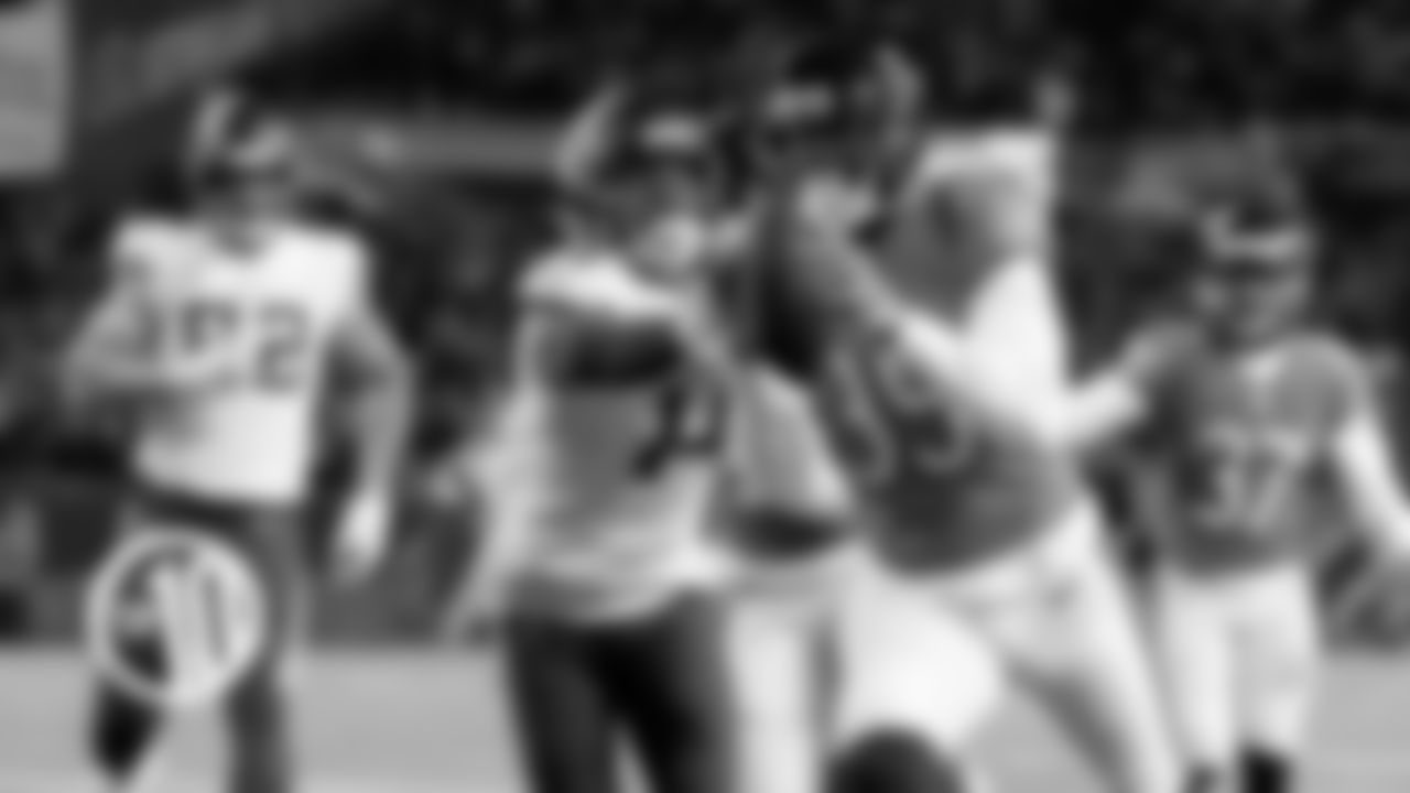 (7) Eddie Jackson was named NFC defensive player of the week after he returned an interception for a key second-half touchdown in a Week 11 win over the Vikings.