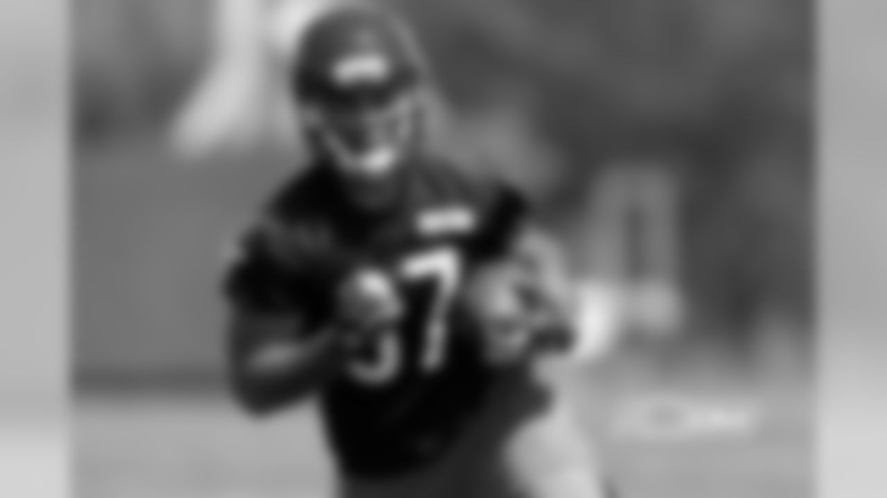 RB Joel Bouagnon