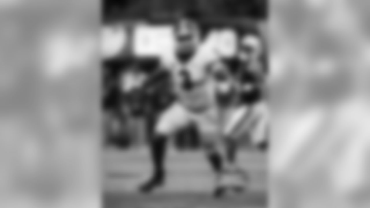 With the 8th pick in the 2018 NFL Draft, the Chicago Bears select Georgia LB Roquan Smith.