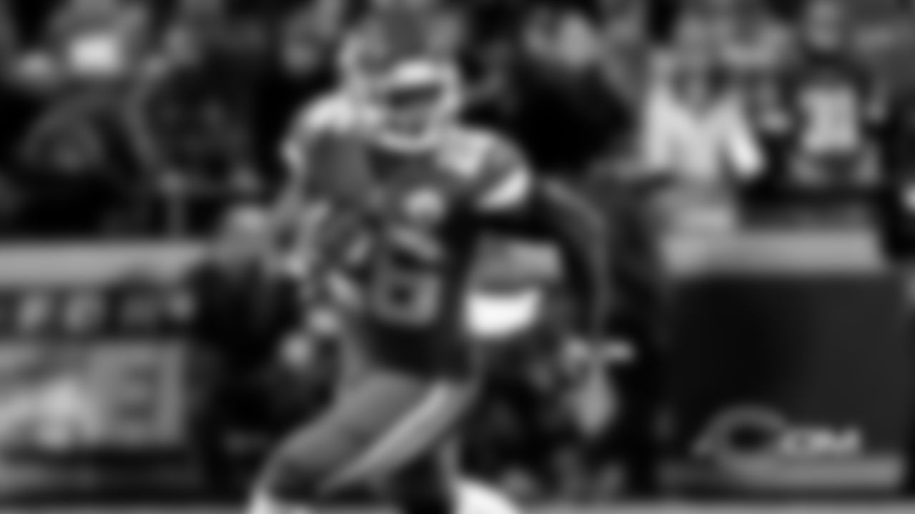 3/26
Signed RB Damien Williams to one-year contract.
