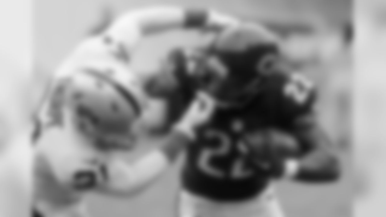 Oakland Raiders cornerback Neiko Thorpe grabs the face mask as he tries to stop Chicago Bears running back Matt Forte