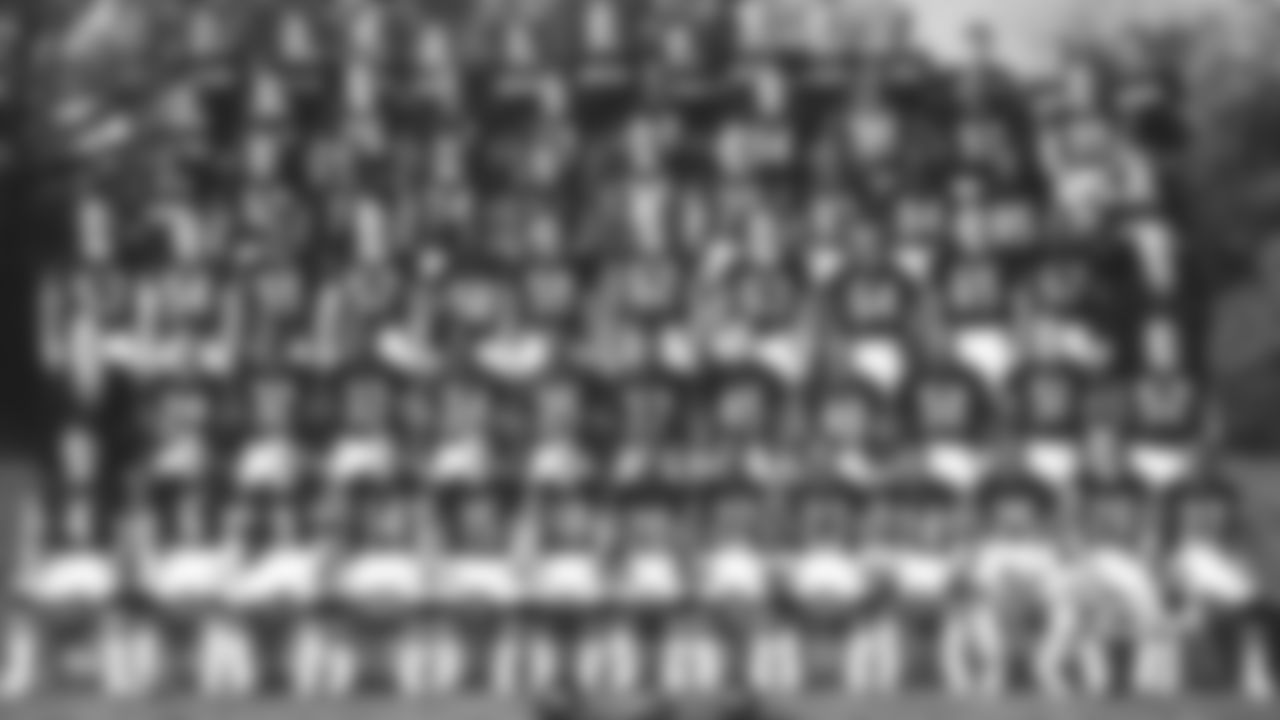 1987
4. Fuller 6. Butler 9. McMahon 14. Harbaugh 15. Wagner 18. Tomczak 20. Sanders 22. Duerson 23. Gayle 24. Jackson 25. Bell 26. Suhey 27. Richardson 29. Gentry 32. Rivers 33. Thomas 34. Payton 35. Anderson 37. Douglass 45. Fencik 48. Phillips 50. Singletary 51. Morrissey 52. Rubens 53. Rodenhauser 54. Adickes 55. Wilson 57. Thayer 58. Marshall 59. Rivera 62. Bortz 63. Hilgenberg 64. Migliazzo 65. Sowell 67. Johnson 68. Blair 72. Perry 74. Covert 76. McMichael 78. Horne 79. Becker 83. Gault 84. Morris 85. McKinnon 86. Boso 87. Moorehead 89. Ortego 90. Harris 94. Chapura 95. Dent 97. Smith 99. Hampton Mike Ditka - Head Coach