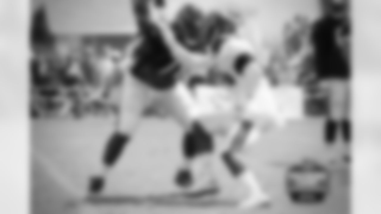 OL Jason Weaver (78) and LB Leonard Floyd (94).