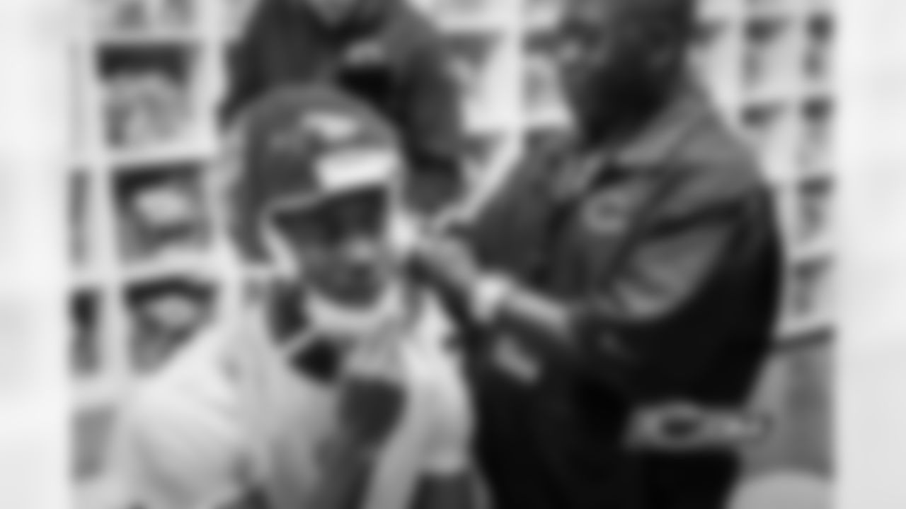DB Taveze Calhoun
