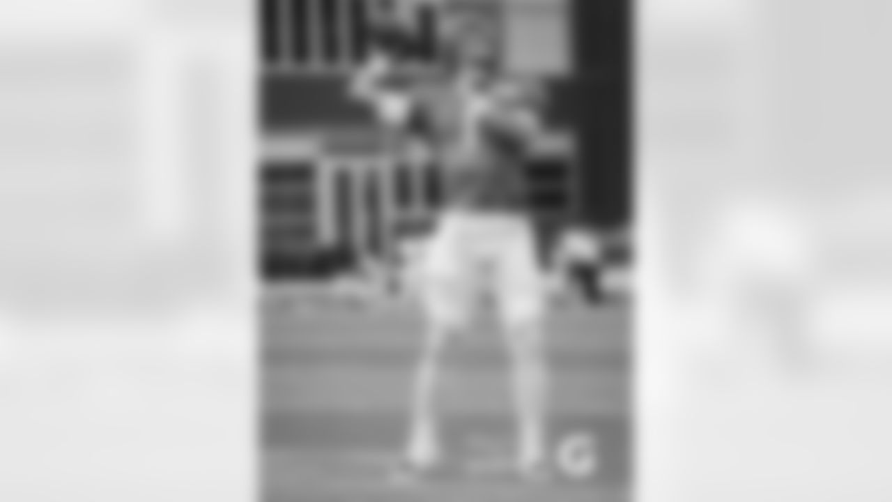 QB Justin Fields