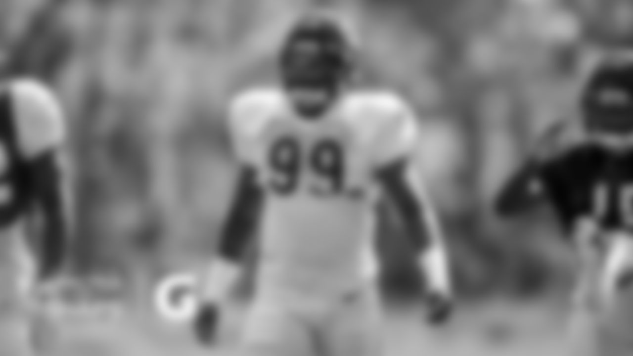 LB Trevis Gipson