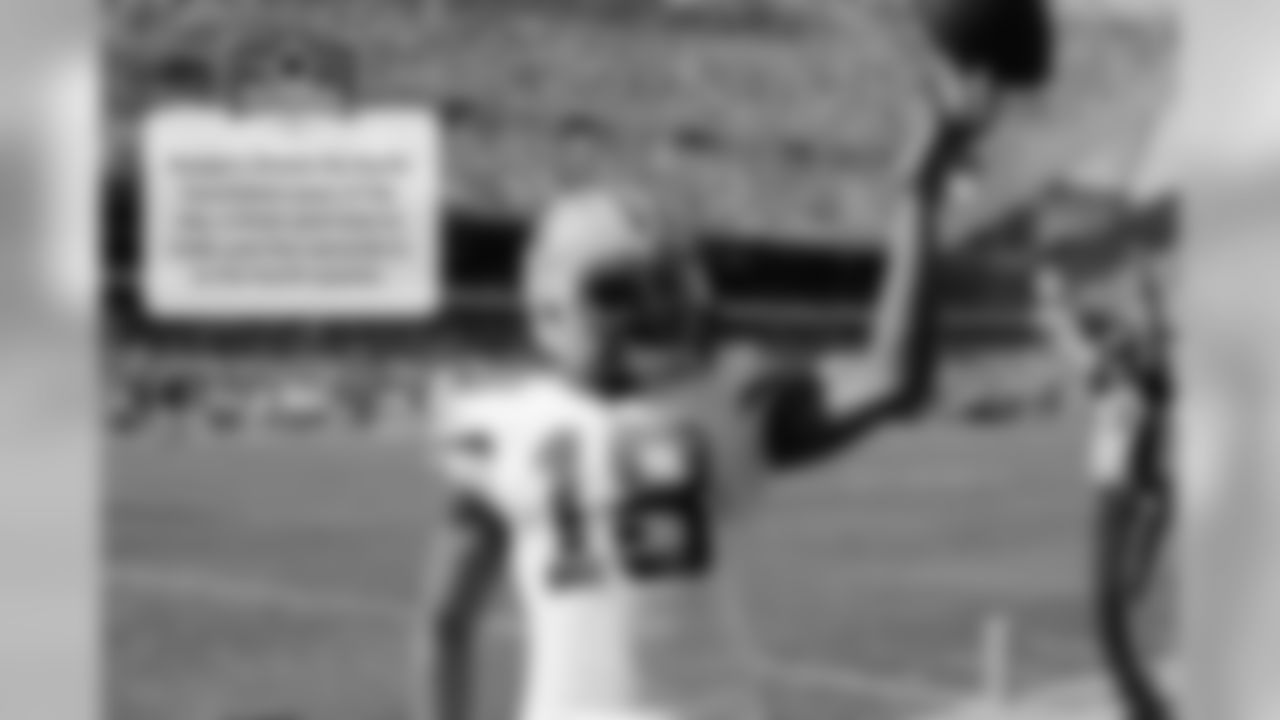 Rodgers throws his fourth touchdown pass of the day, a three-yard toss to Cobb, just four seconds into the fourth quarter.