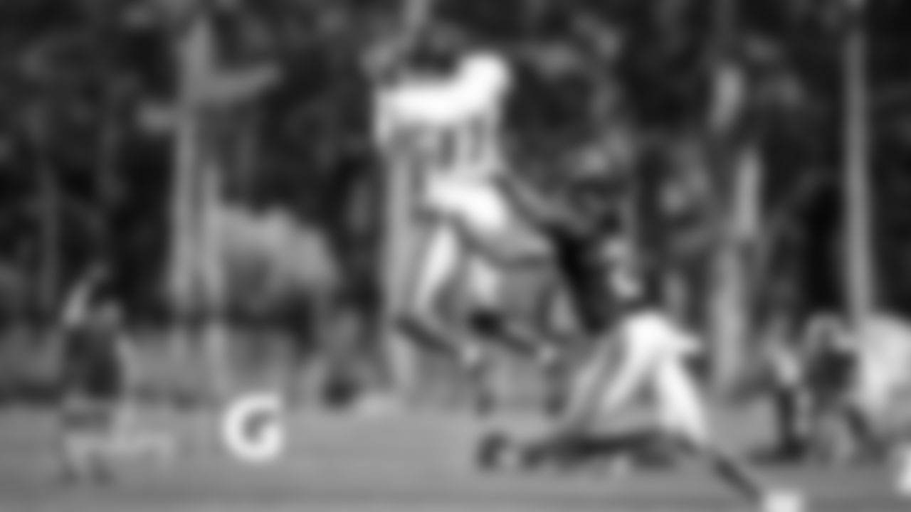 WR Darnell Mooney, DB Kyle Fuller