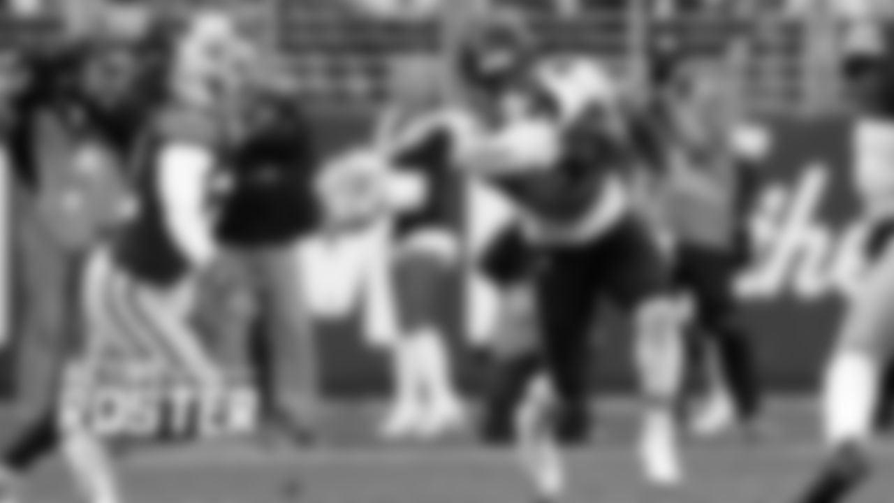 RB Taquan Mizzell Sr.
