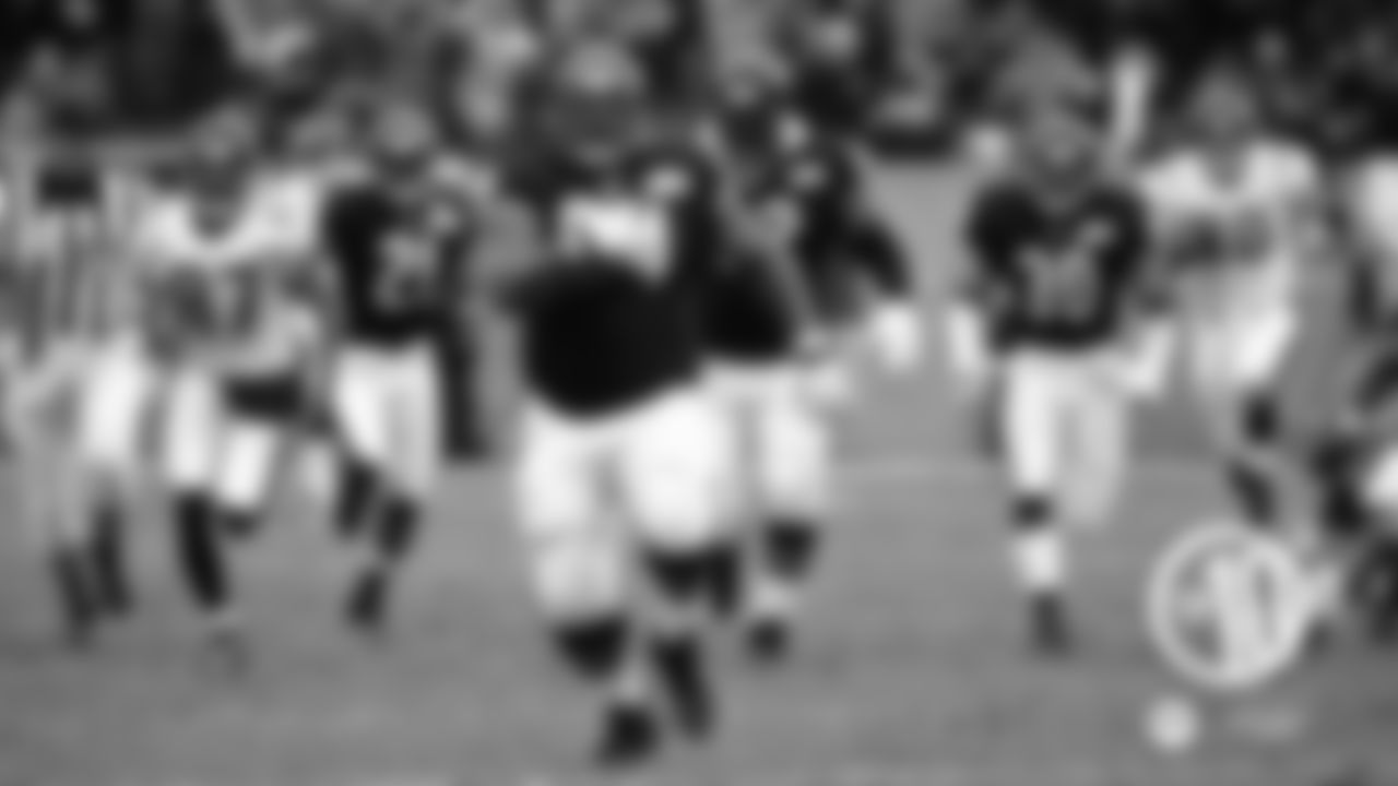 (3) Tractor Traylor comes up big (as usual)
Mammoth defensive tackle Keith Traylor intercepted a Mark Brunell pass in the Bears' division-clinching win over the Jaguars in the 2001 season finale and rumbled 67 yards before being dragged down at the Jacksonville 9.